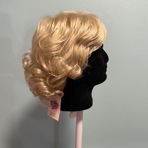 Champagne blonde curly wig